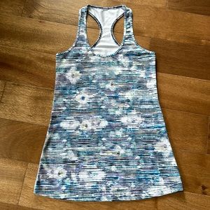 Lululemon CRB Blurry Belle Multi, size 8